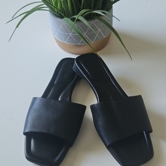 Nordstrom Shoes - Nordstrom Babette Black Leather Women's Slide Sandals